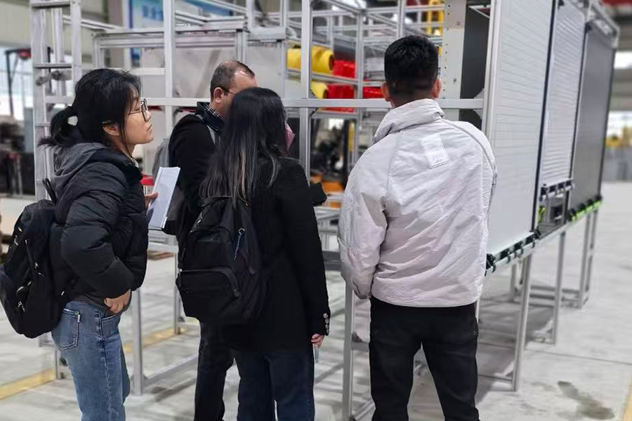 Le client visite l'usine